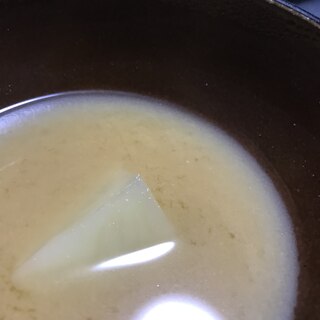 お酒とお醤油が隠し味の新じゃが芋のお味噌汁！！！